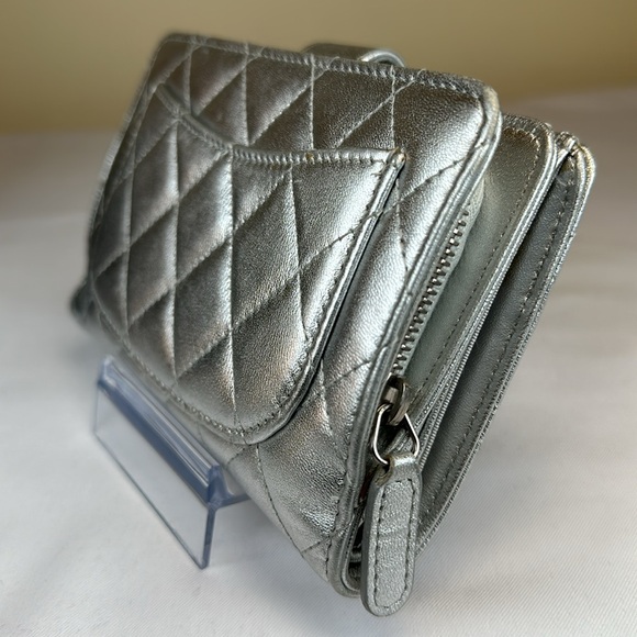 CHANEL CC Metallic Silver Snap Closure Med., Box, Made in Italy, Series #15 2011 - Picture 8 of 17